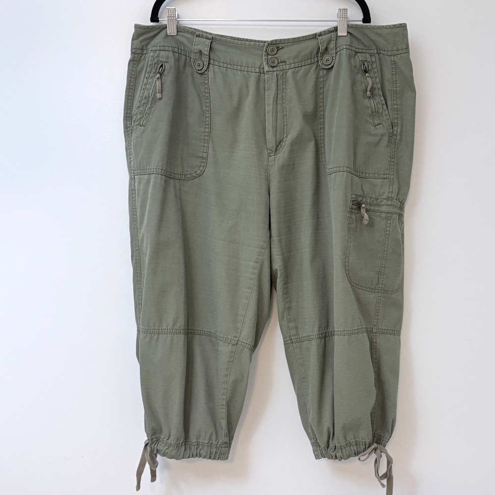 St. John's Bay Woman Olive Green Cargo Capri Pants Plus Size 20W Cotton Utility